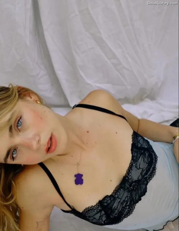 Clara Galle photo 11 of 756