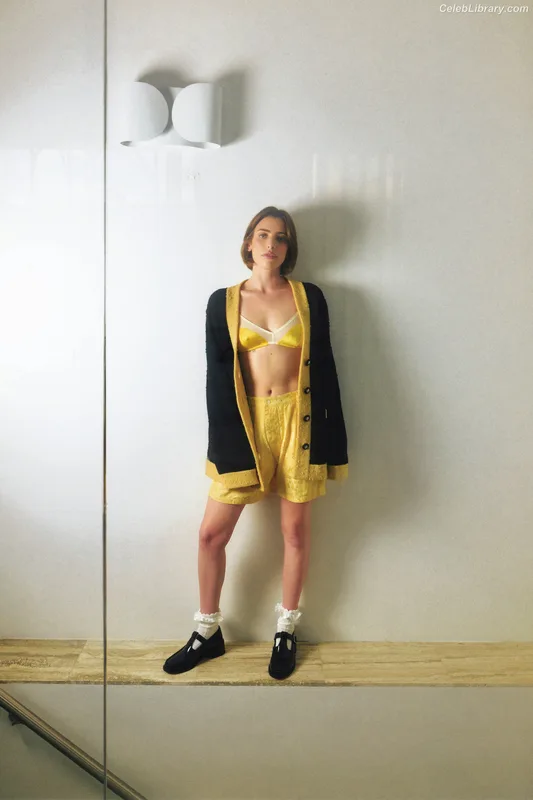 Clara McGregor photo 8 of 72