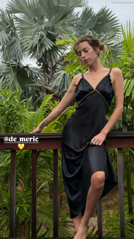 Clara McGregor photo 18 of 72