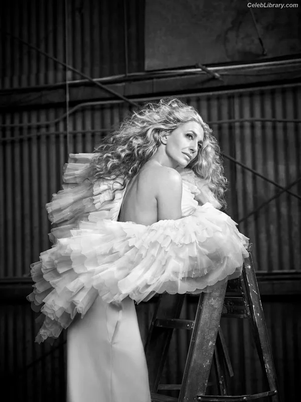 Claudia Black photo 4 of 6