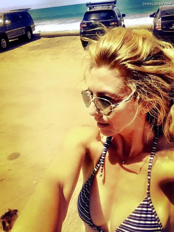 Claudia Black photo 5 of 6