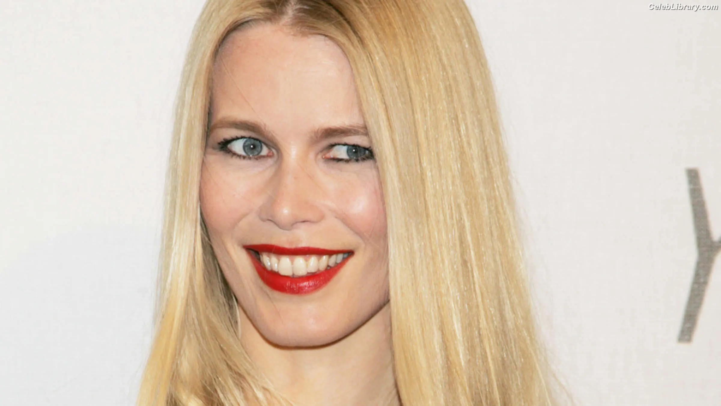 Claudia Schiffer photo 24 of 222
