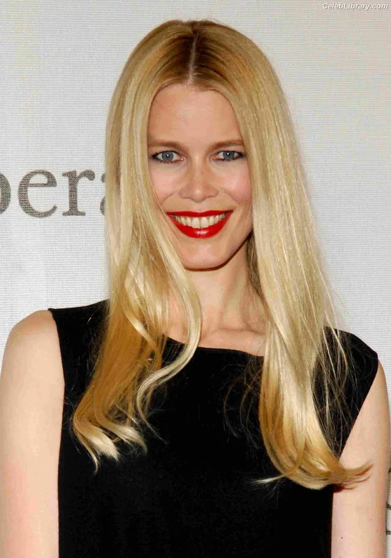 Claudia Schiffer photo 22 of 223