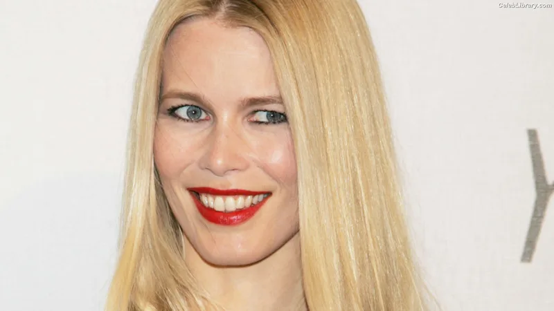 Claudia Schiffer photo 24 of 223