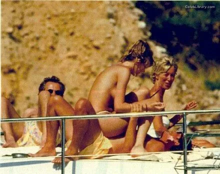 Claudia Schiffer photo 18 of 223