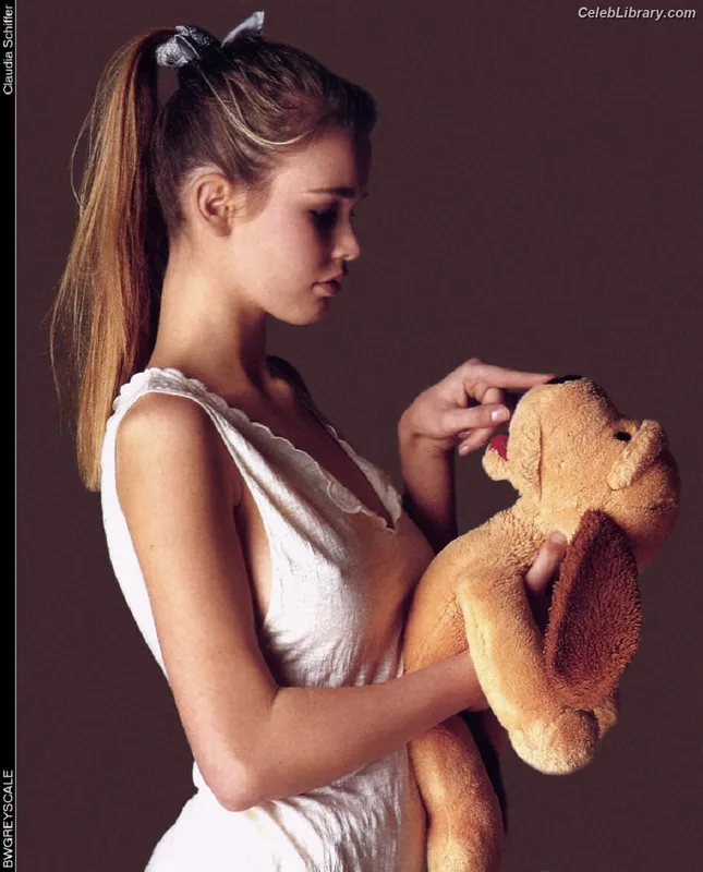 Claudia Schiffer photo 12 of 223