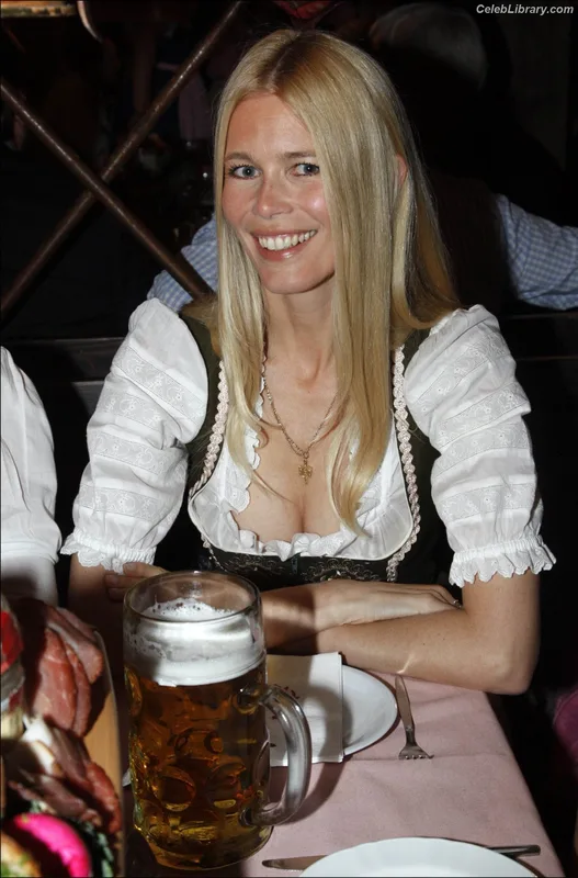 Claudia Schiffer photo 15 of 223