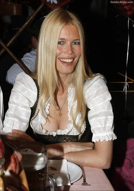 Claudia Schiffer photo 21 of 223