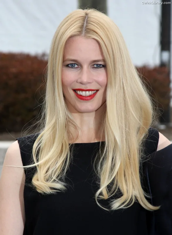 Claudia Schiffer photo 22 of 223