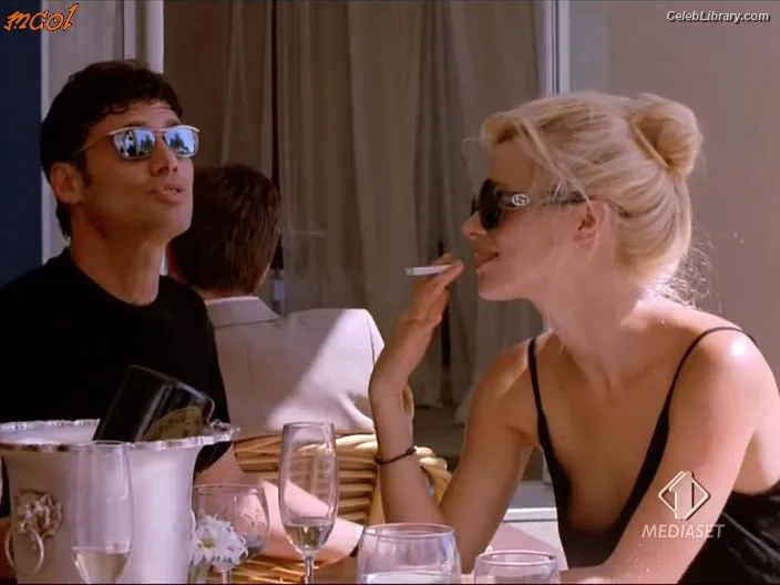 Claudia Schiffer photo 17 of 223