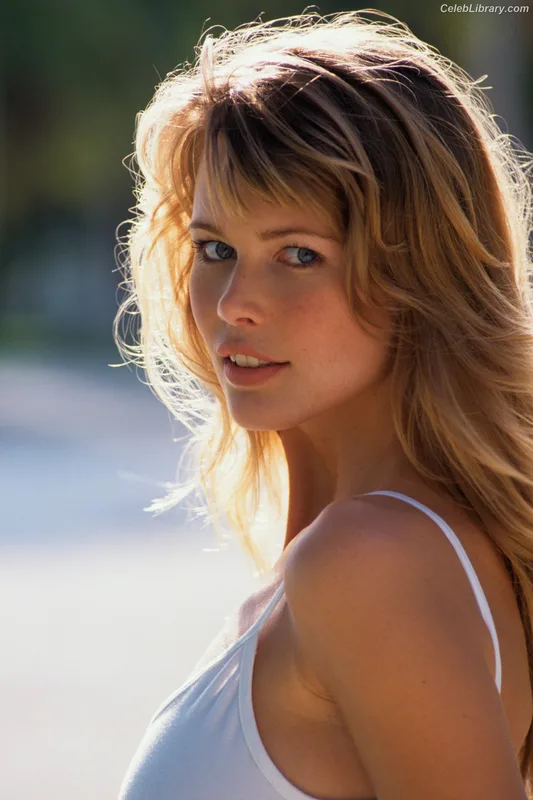 Claudia Schiffer photo 16 of 223