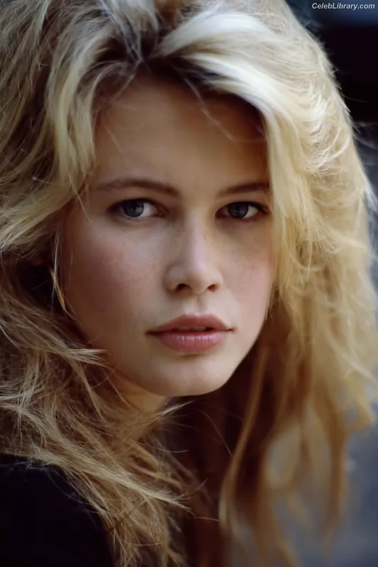 Claudia Schiffer photo 23 of 223