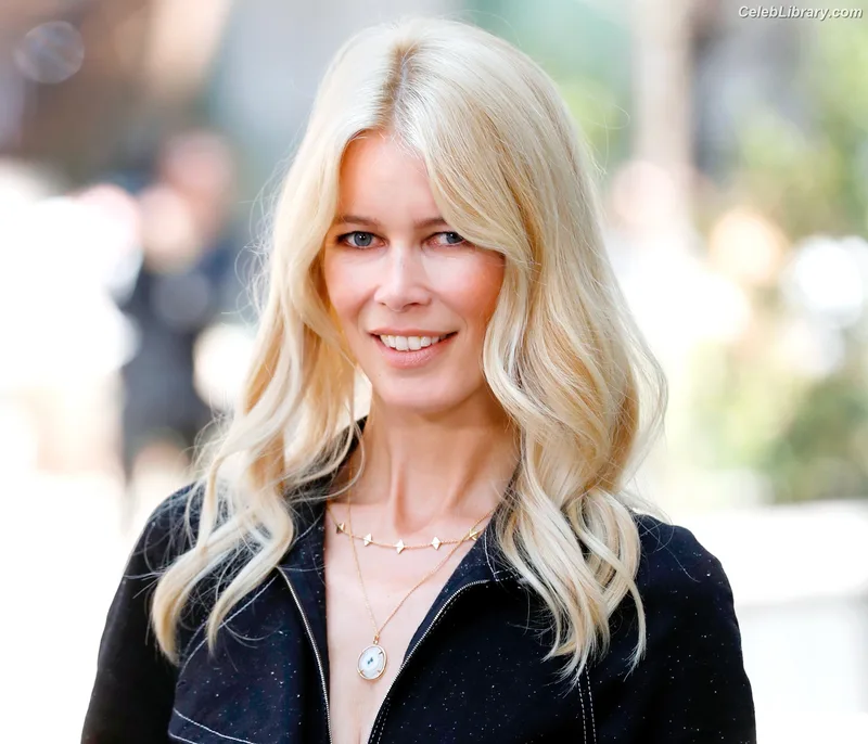 Claudia Schiffer photo 2 of 223