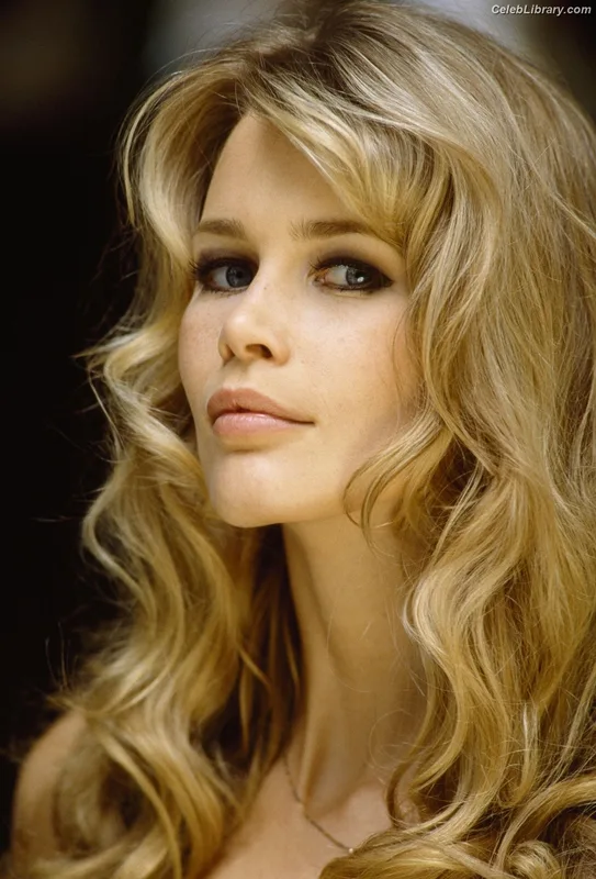 Claudia Schiffer photo 6 of 223