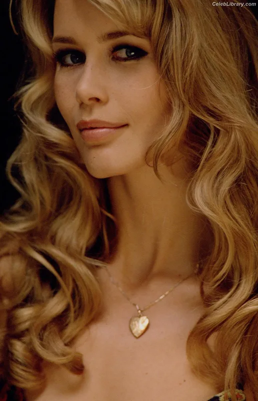 Claudia Schiffer photo 8 of 223