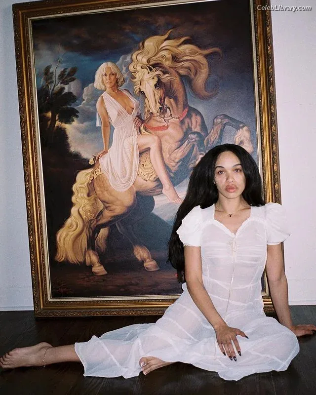 Cleopatra Coleman photo 22 of 38