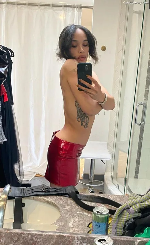 Cleopatra Coleman photo 24 of 38