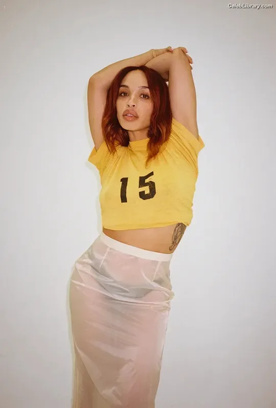 Cleopatra Coleman photo 3 of 38