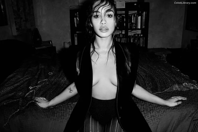 Cleopatra Coleman photo 11 of 38