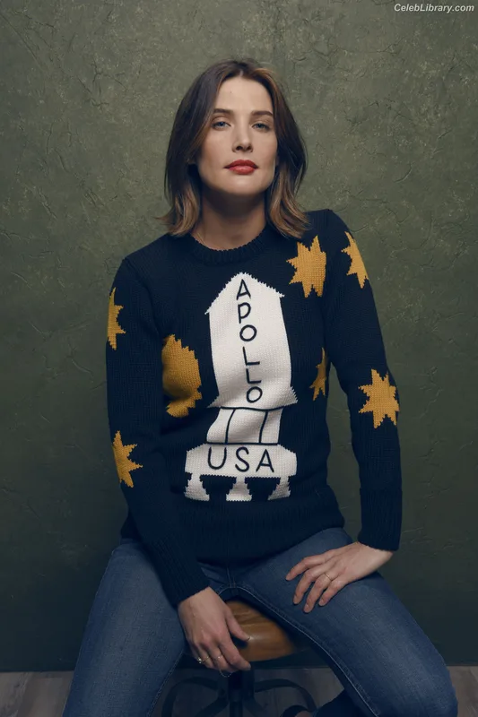 Cobie Smulders photo 2 of 145