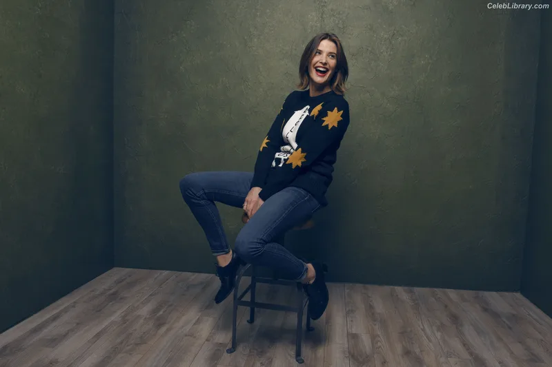 Cobie Smulders photo 3 of 145