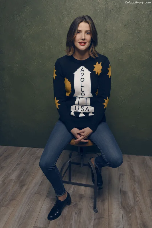 Cobie Smulders photo 2 of 145