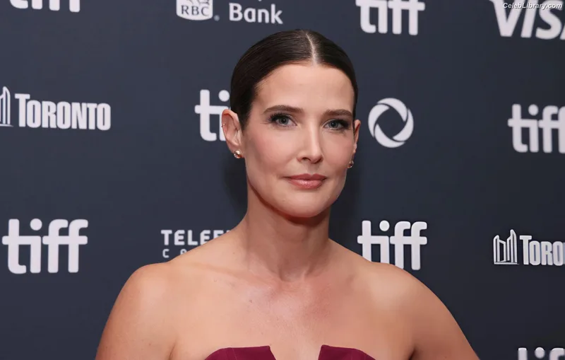 Cobie Smulders photo 18 of 145