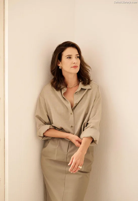 Cobie Smulders photo 20 of 145