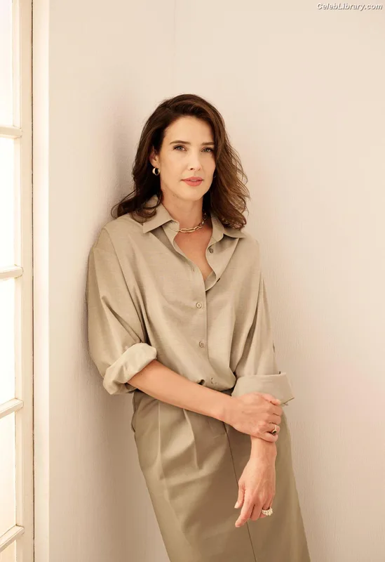 Cobie Smulders photo 21 of 145