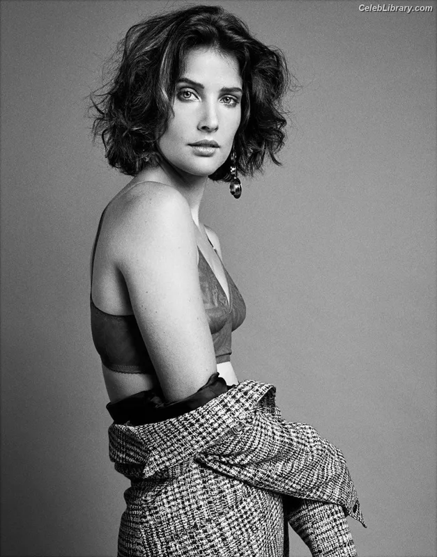 Cobie Smulders photo 23 of 145