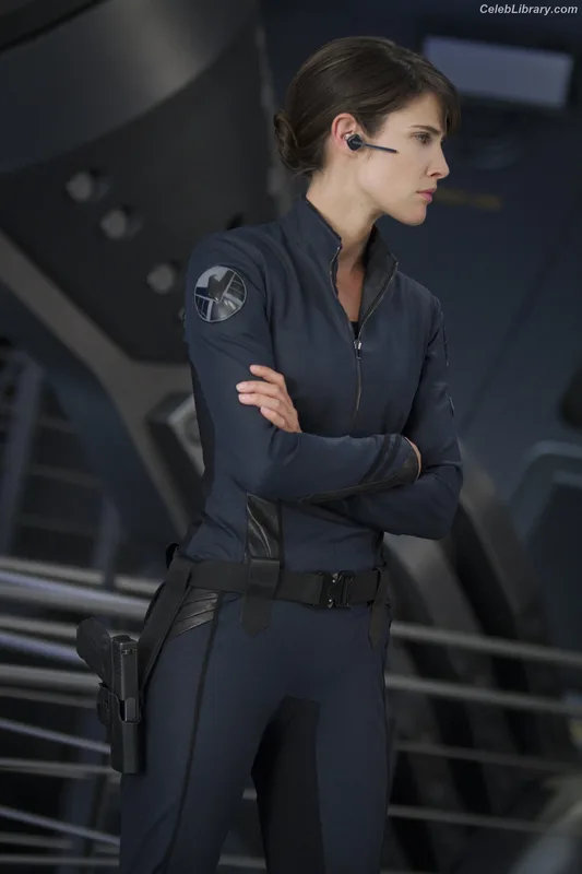 Cobie Smulders photo 10 of 145
