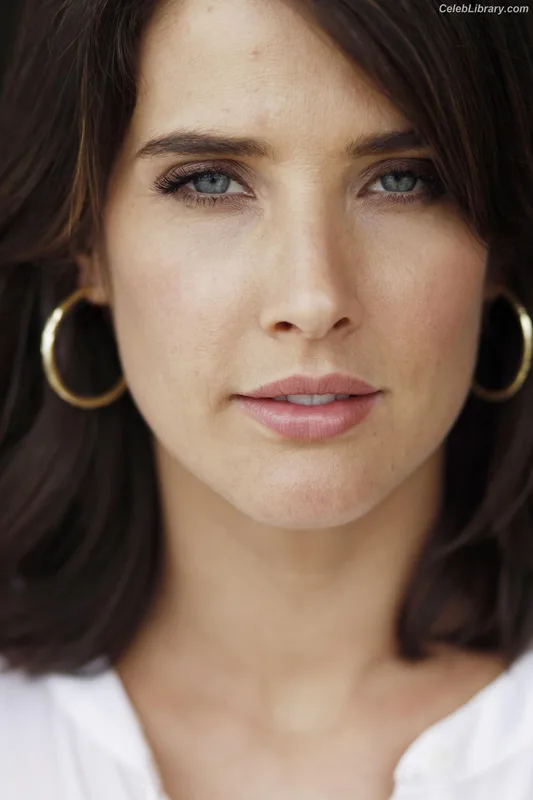 Cobie Smulders photo 12 of 145