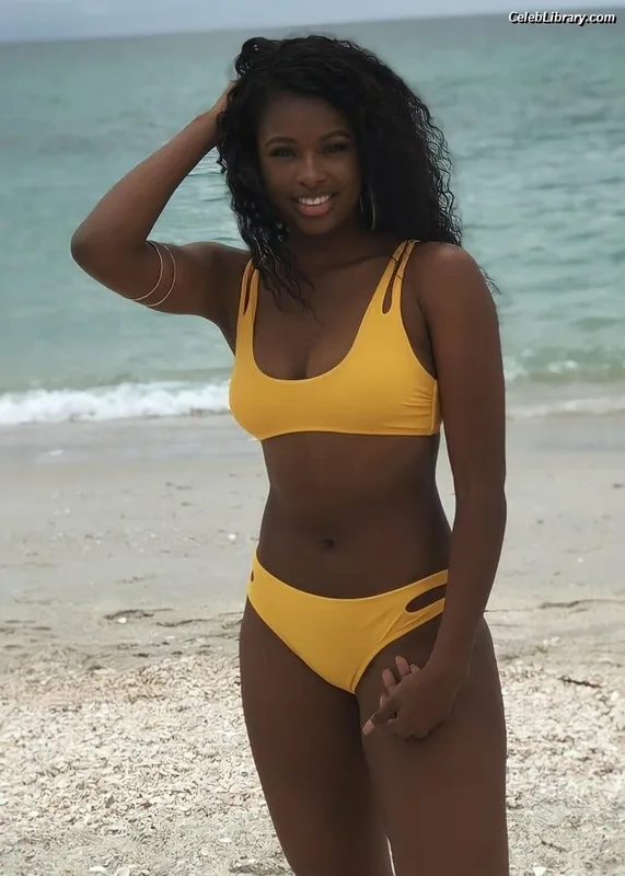 Coco Jones photo 2 of 24
