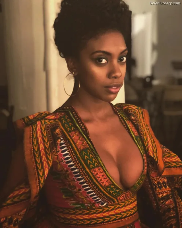 Condola Rashad photo 9 of 17