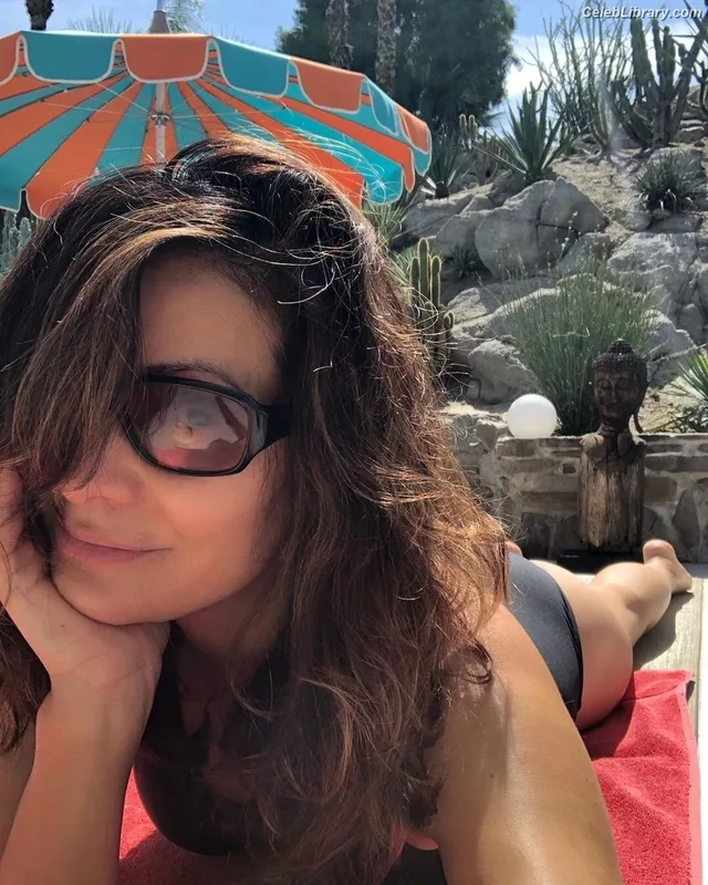 Constance Marie photo 12 of 28