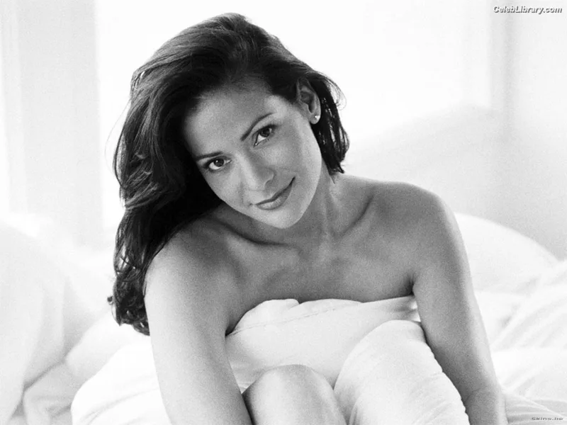Constance Marie photo 23 of 28