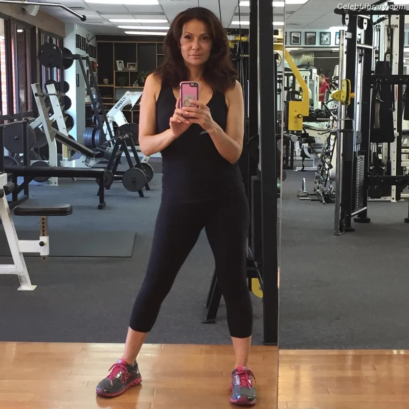 Constance Marie photo 1 of 28