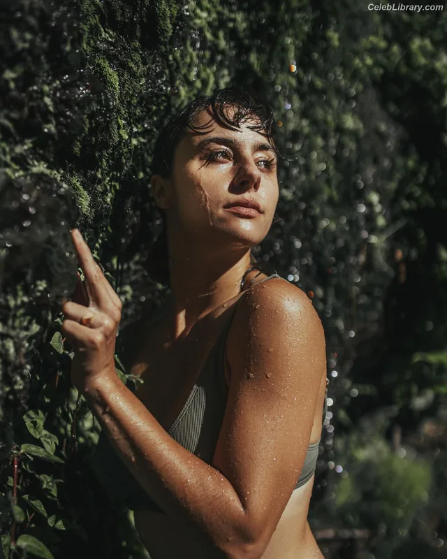Corina Conti photo 1 of 131