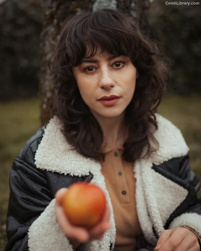 Corina Conti photo 8 of 131