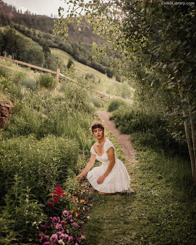Corina Conti photo 2 of 131