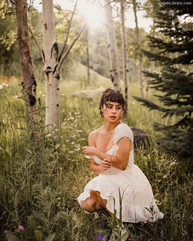 Corina Conti photo 4 of 131