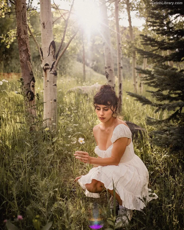 Corina Conti photo 5 of 131