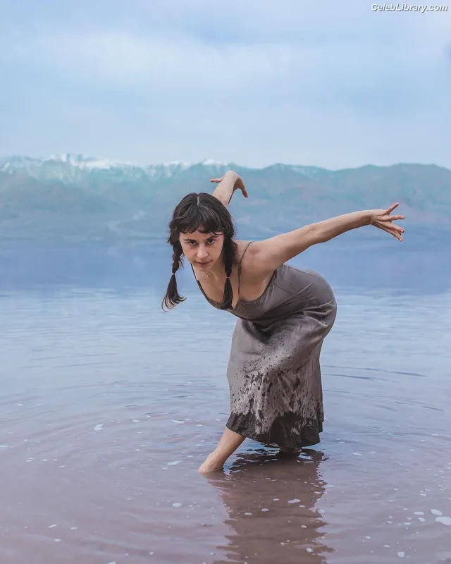 Corina Conti photo 3 of 131