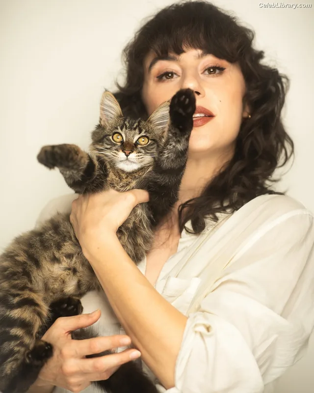 Corina Conti photo 2 of 131