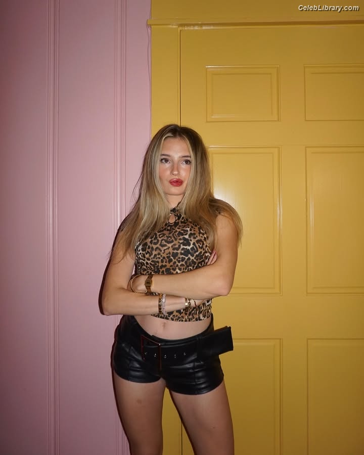 Cosette Rinab photo 5 of 102
