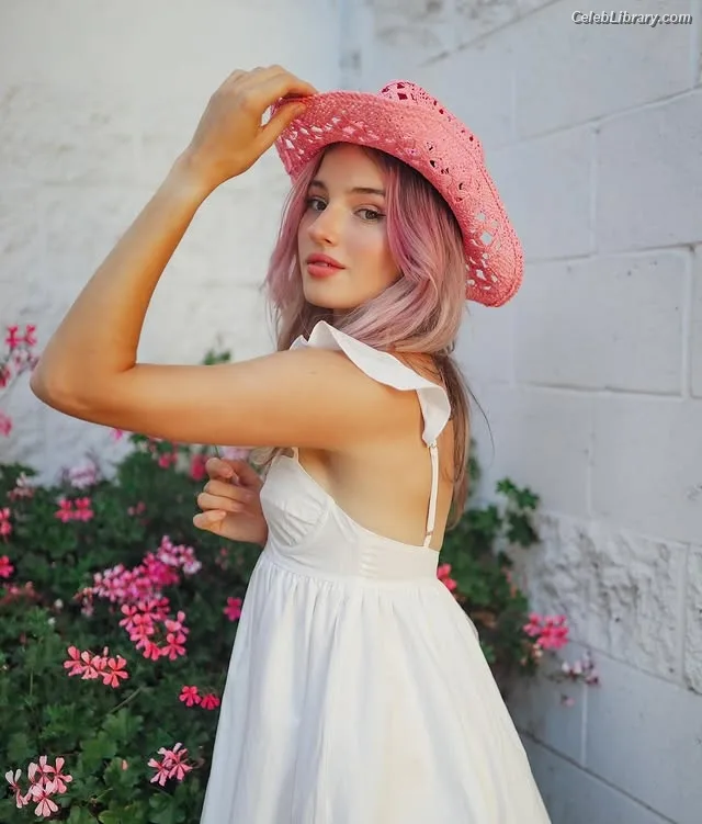 Cosette Rinab photo 15 of 102