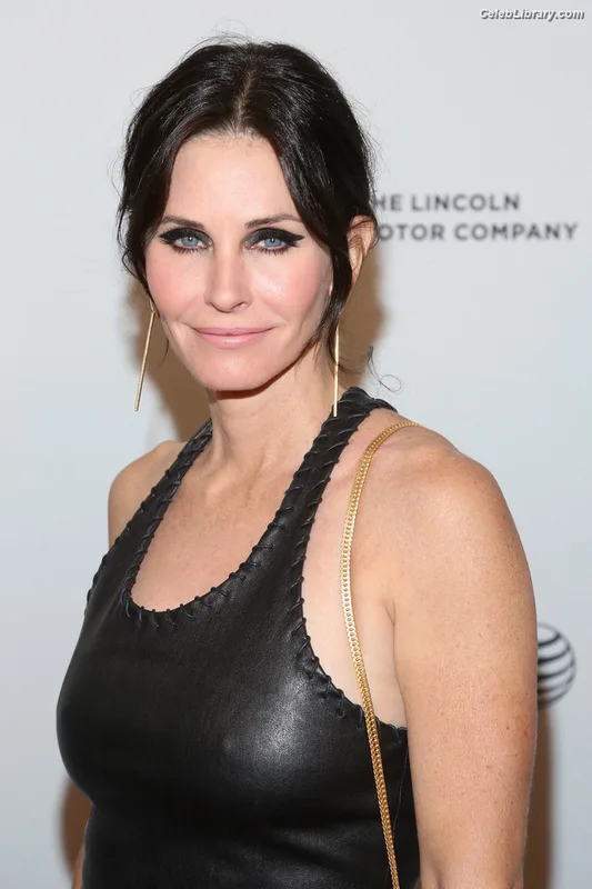 Courteney Cox photo 10 of 148