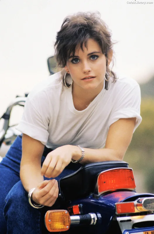 Courteney Cox photo 13 of 148