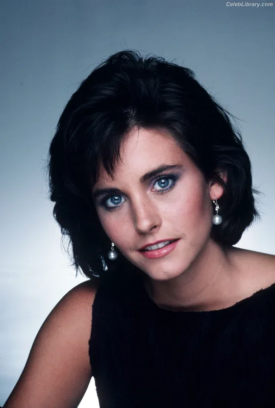 Courteney Cox photo 17 of 148