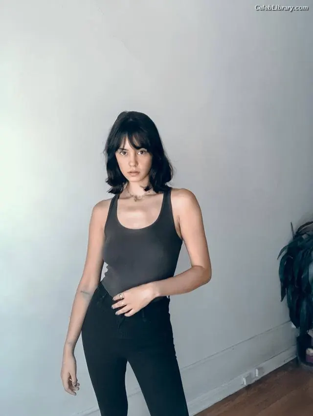 Courtney Eaton photo 9 of 157